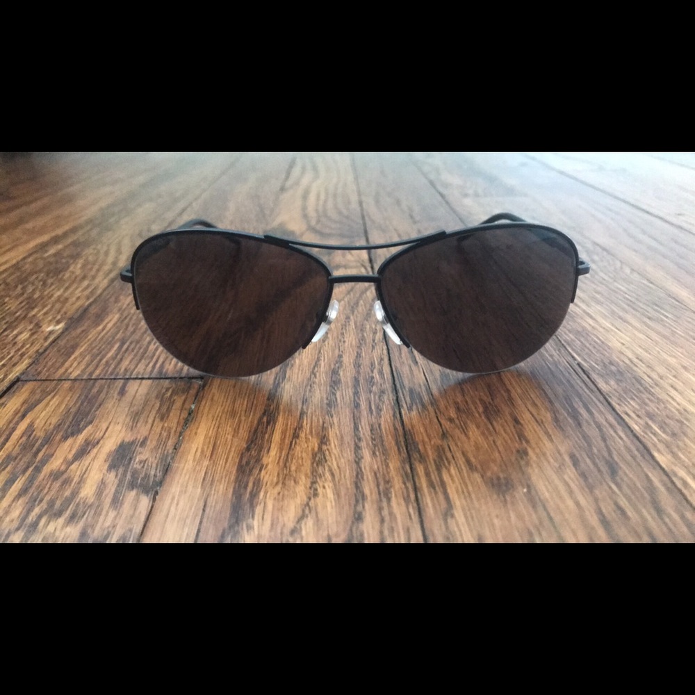 Black Marc Jacobs sunglasses.